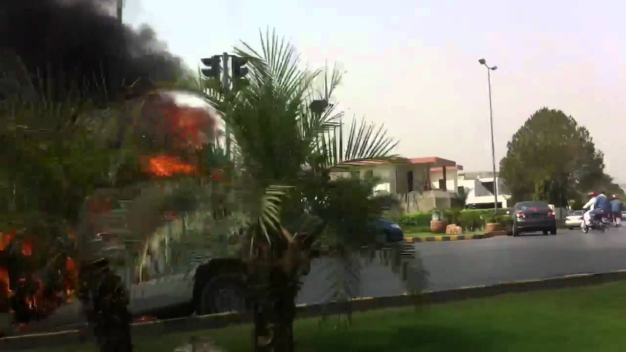 Accident in DHA Lahore YouTube