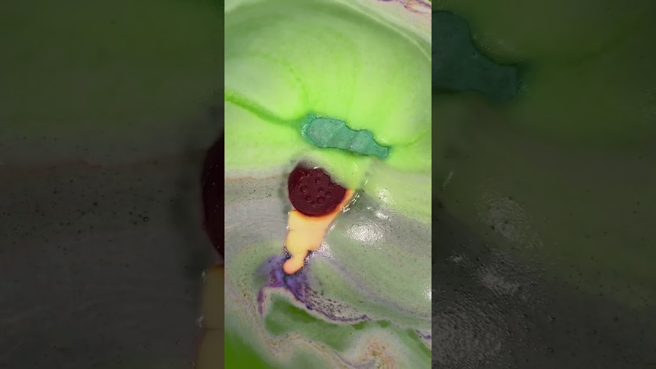 The Lush Peace, love and pizza bath bomb 