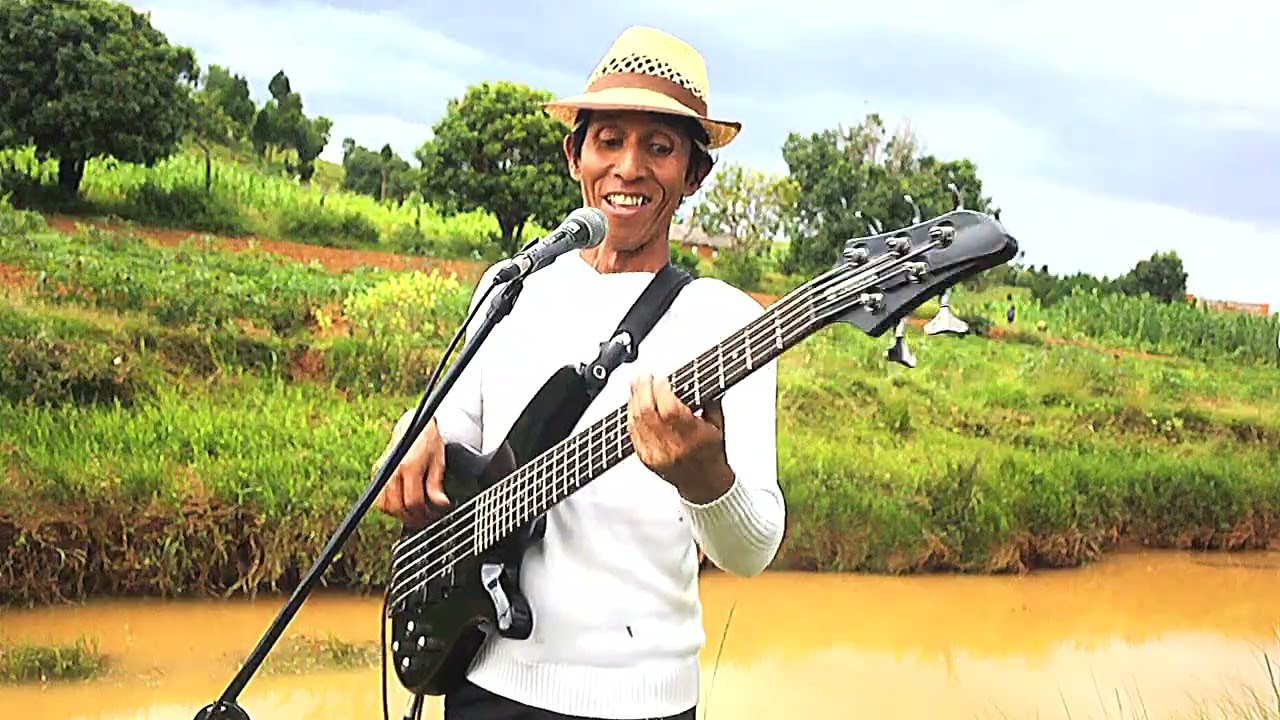 NJAKATIANA  Medley salegy nostalgique (