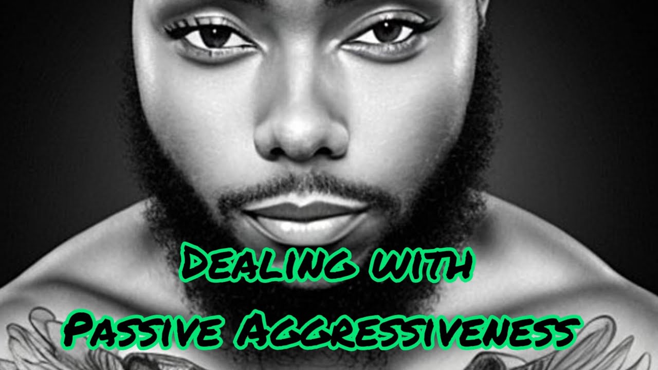 Парни пассивно-агрессивны по отношению к красивым мужчинам и мужчинам, которые используют игру тела.