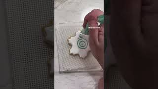 Famous #cookiedecorating snowflake - wet on wet technique! Profile
