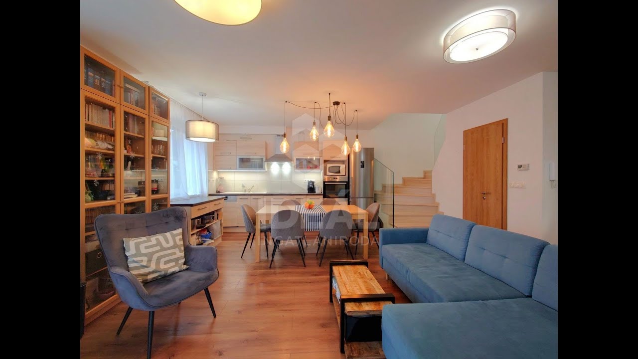 Győr-Pinnyéd, Großzügiges Reihenhaus mit 800 qm Garten zu verkaufen.