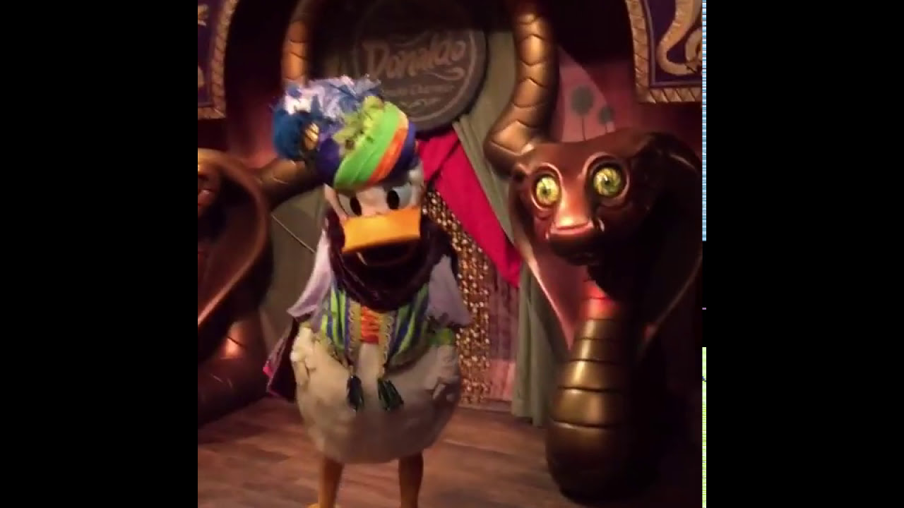 ディズニーランドのオモシロ動画集 もしウォルト ディズニーの仮装をしていろんなキャラクターたちに会いに行ったらキャラクターたちはどんな反応をするのか 衝撃の検証結果に Trend7 話題の人物 あの出来事