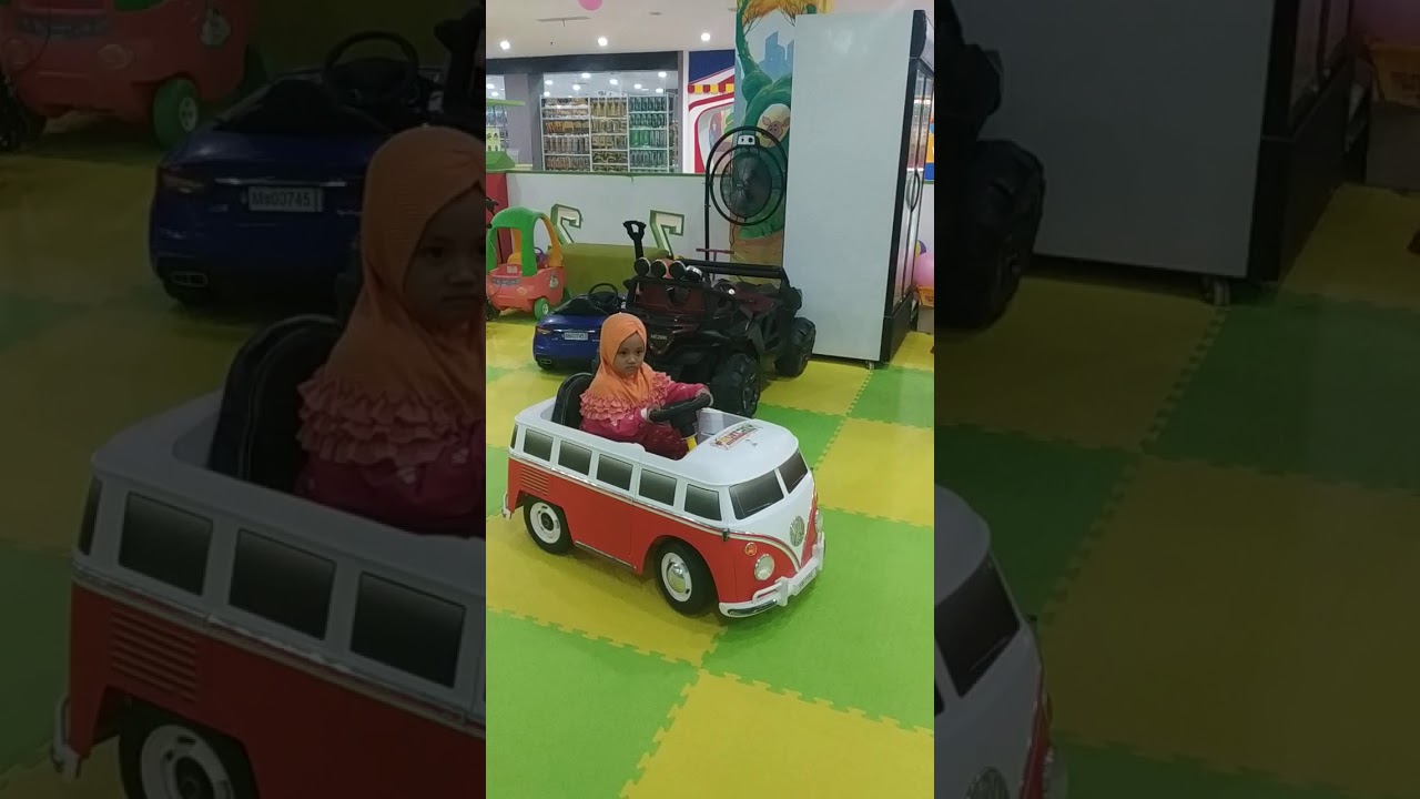 Dek shanum naik mobil  mobilan YouTube