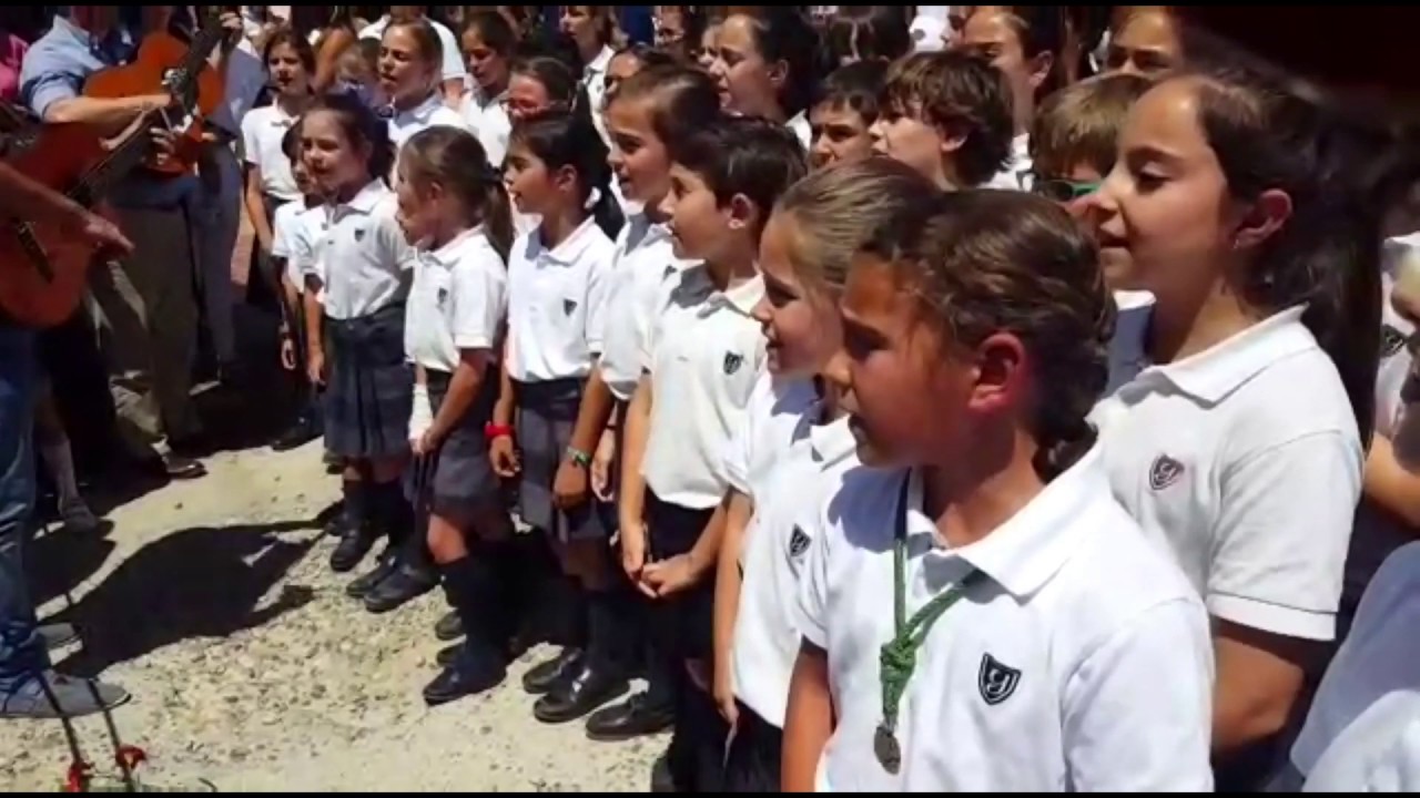 Yago School canta al Simpecado del Rocío de Triana