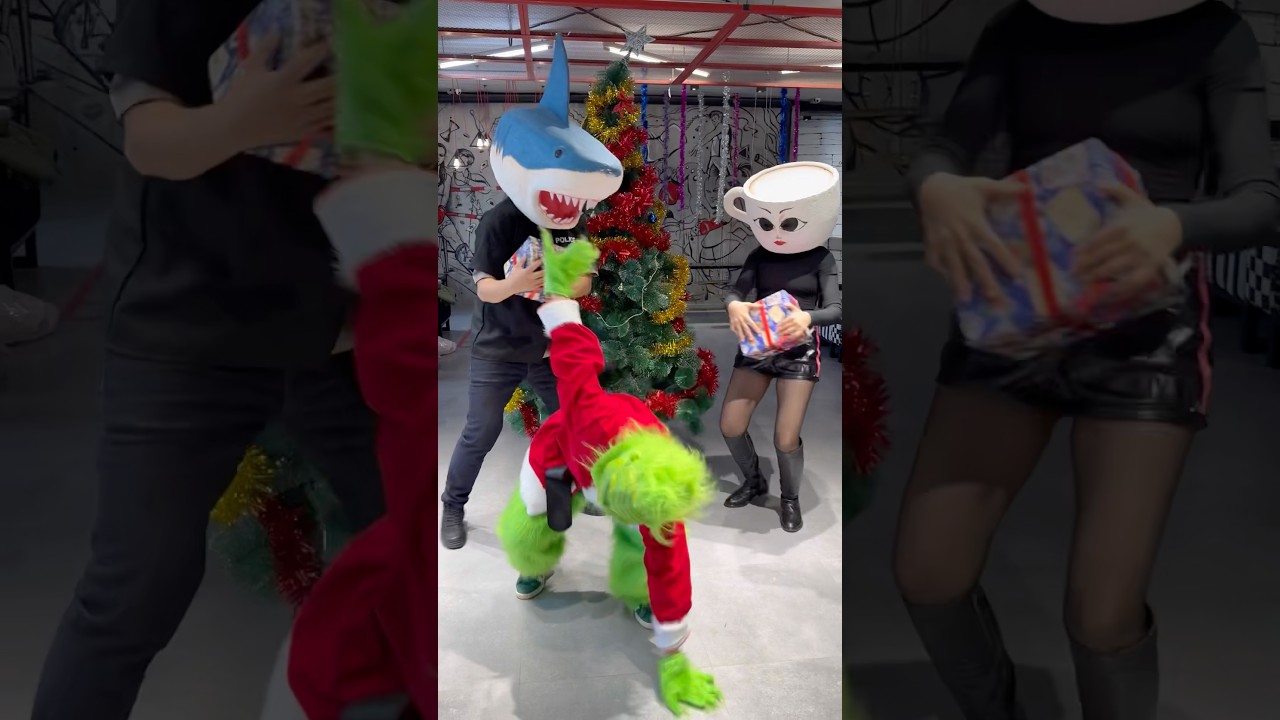 The Grinch was robbed 🫣🤭