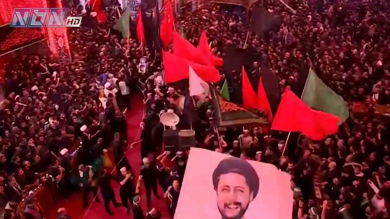 لحظة دخول موكب الإمام موسى الصدر الى مقام الإمام الحسين (ع) في الاربعينية المليونية