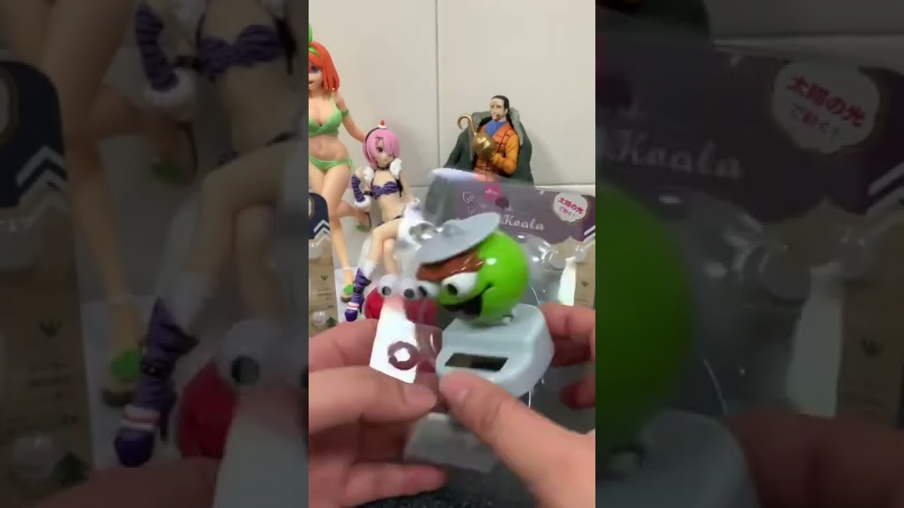 SATISFYING SESAME STREET SOLAR SHAKING / BOBBLEHEAD WOBBLE TOY🪀💝DAISO