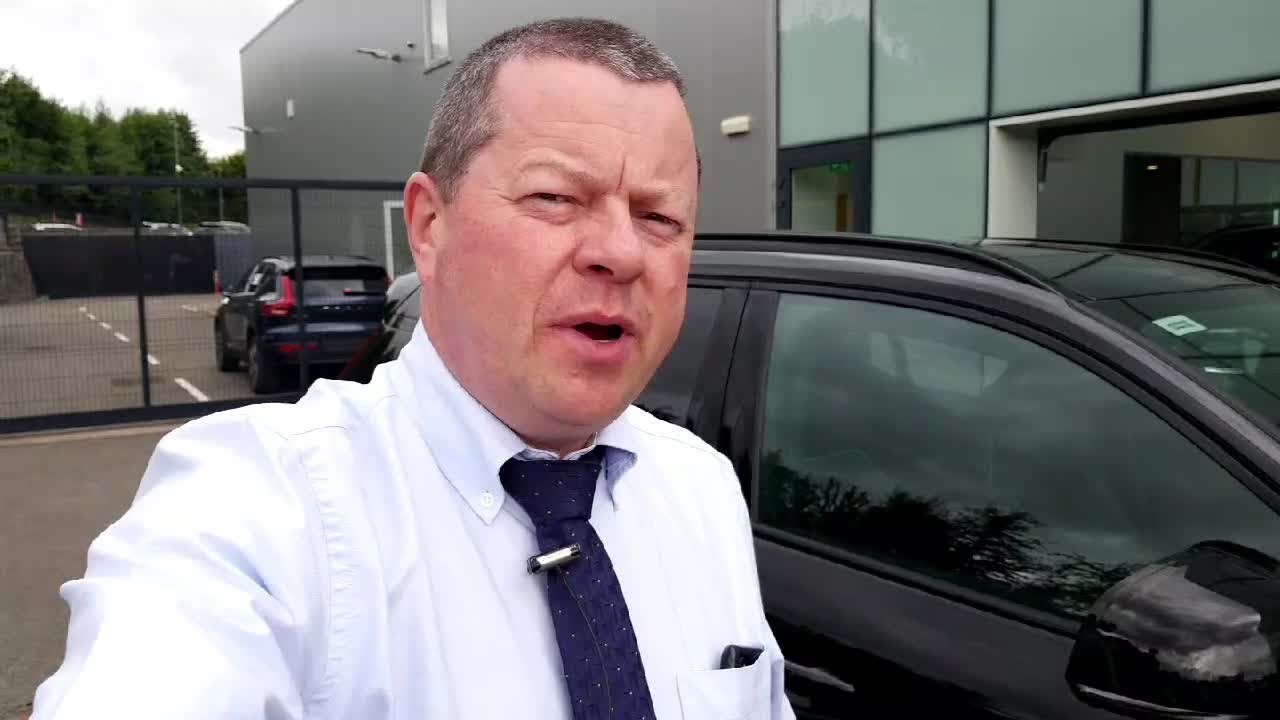 222C2569 - 2022 Volvo XC40 231hp 69 kWh Ultimate Adaptive Cruise  Blis  Pan...