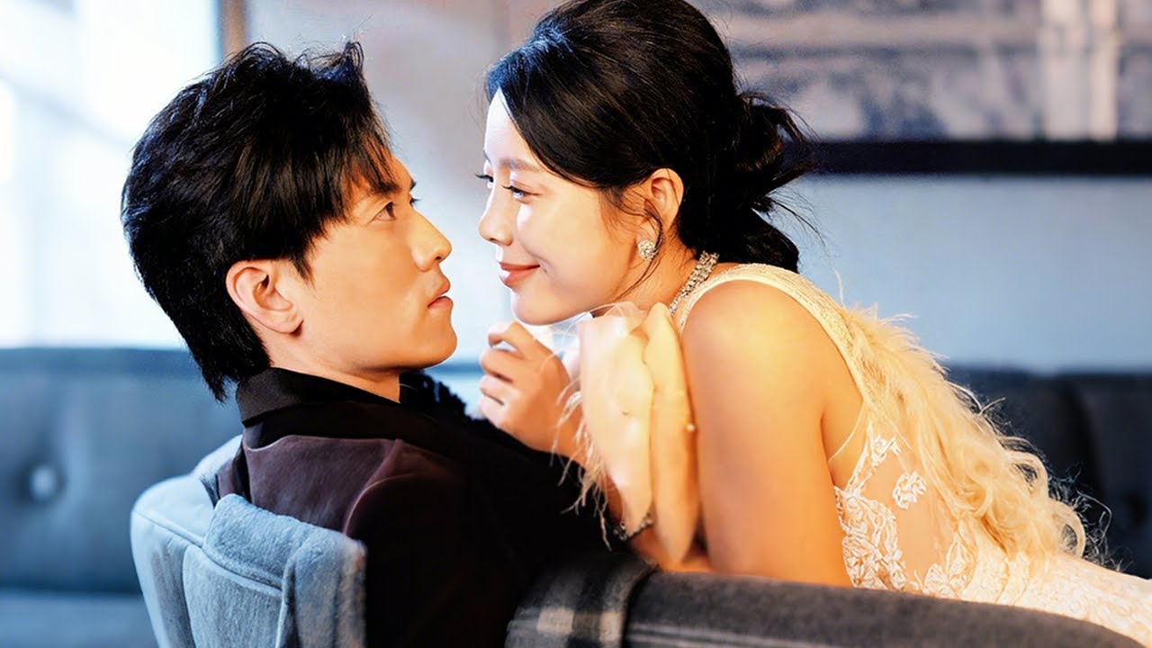 남편의 불륜을 폭로하며 비밀 이혼을 성사시킨 그녀. 복수 끝에 전 남편은 추락하고, 새로운 남자의 공개 고백 속에서 사랑과 성공을 모두 거머쥔다.