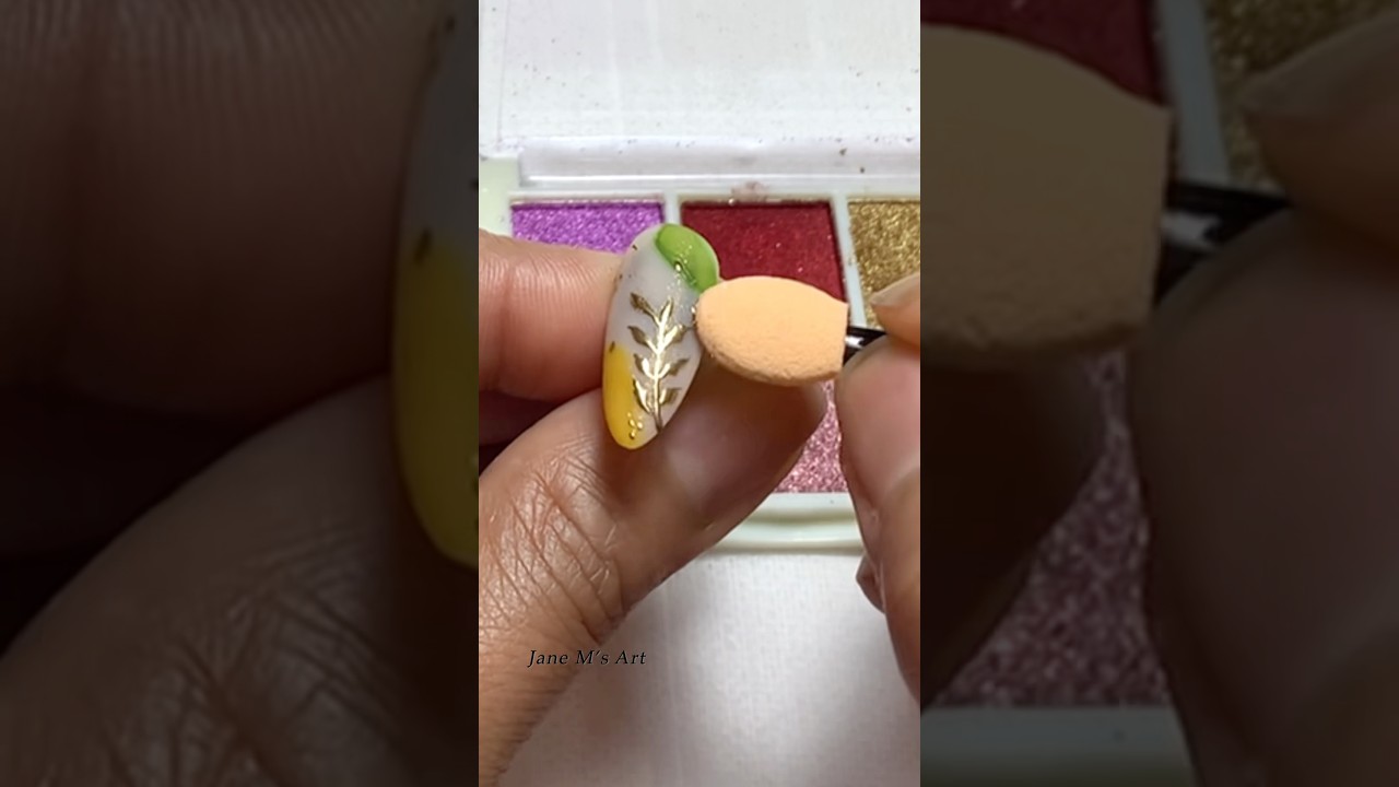 Golden Leaf Elegance ✨🌿 