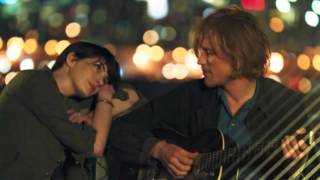 Johnny Flynn: Little yellow dress