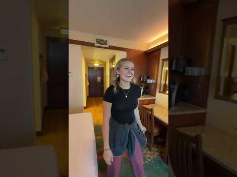 Disneyland Mini Vlog As Newlyweds! ❤️🎢