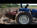 Tractor new holland 7610 con barbecho international 952