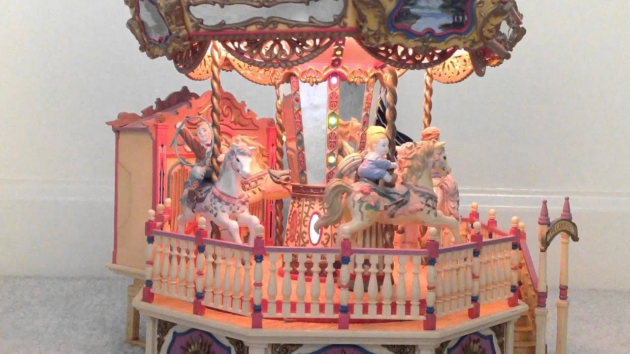 1992 Enesco Small World of Music Carousel Royale Deluxe Lighted Musical