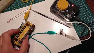 Rivarossi tram overhaul 8: bow collector conductivity test after cleaning.