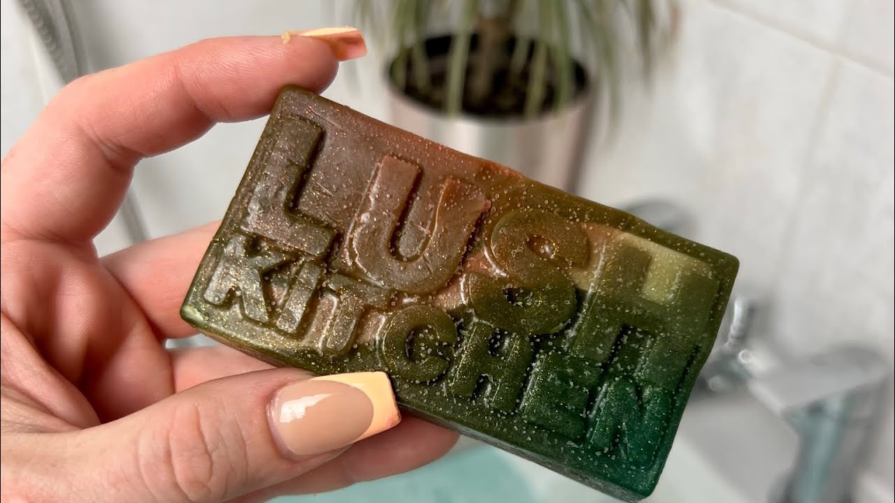 Intergalactic soap from LUSH! Who remembers this one? 🧼 