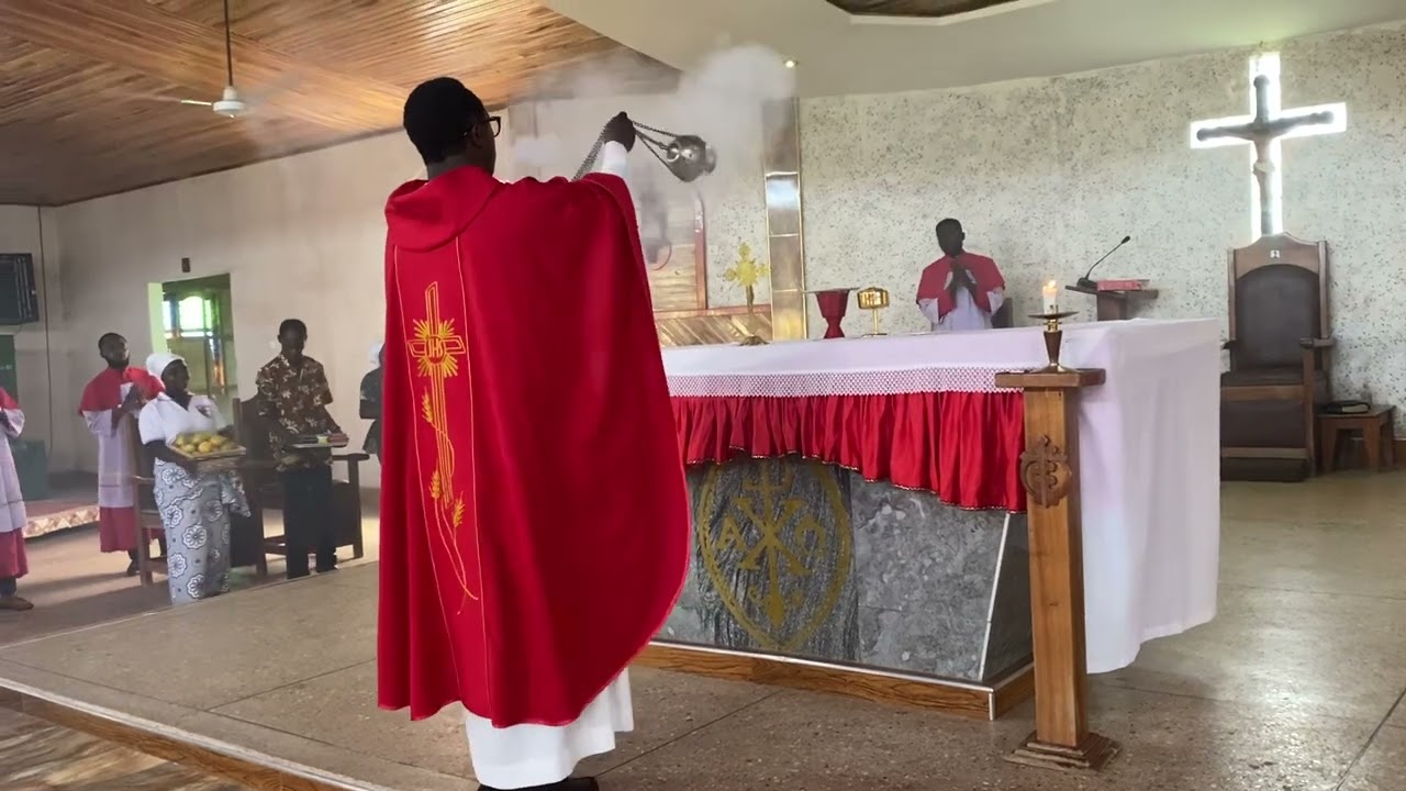 Offertory time on Palm Sunday at St. Anthony of Padua, Yamfo