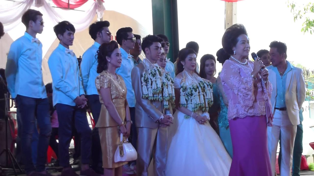 ช่วงพิธีการคล้องพวงมาลัยและให้โอวาทแก่คู่บ่าวสาว (น้องบิ๊ก-น้องเฮ็น)