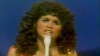 Video voorbeeld van "Linda Ronstadt & Cher - Drift Away & Rip it Up"