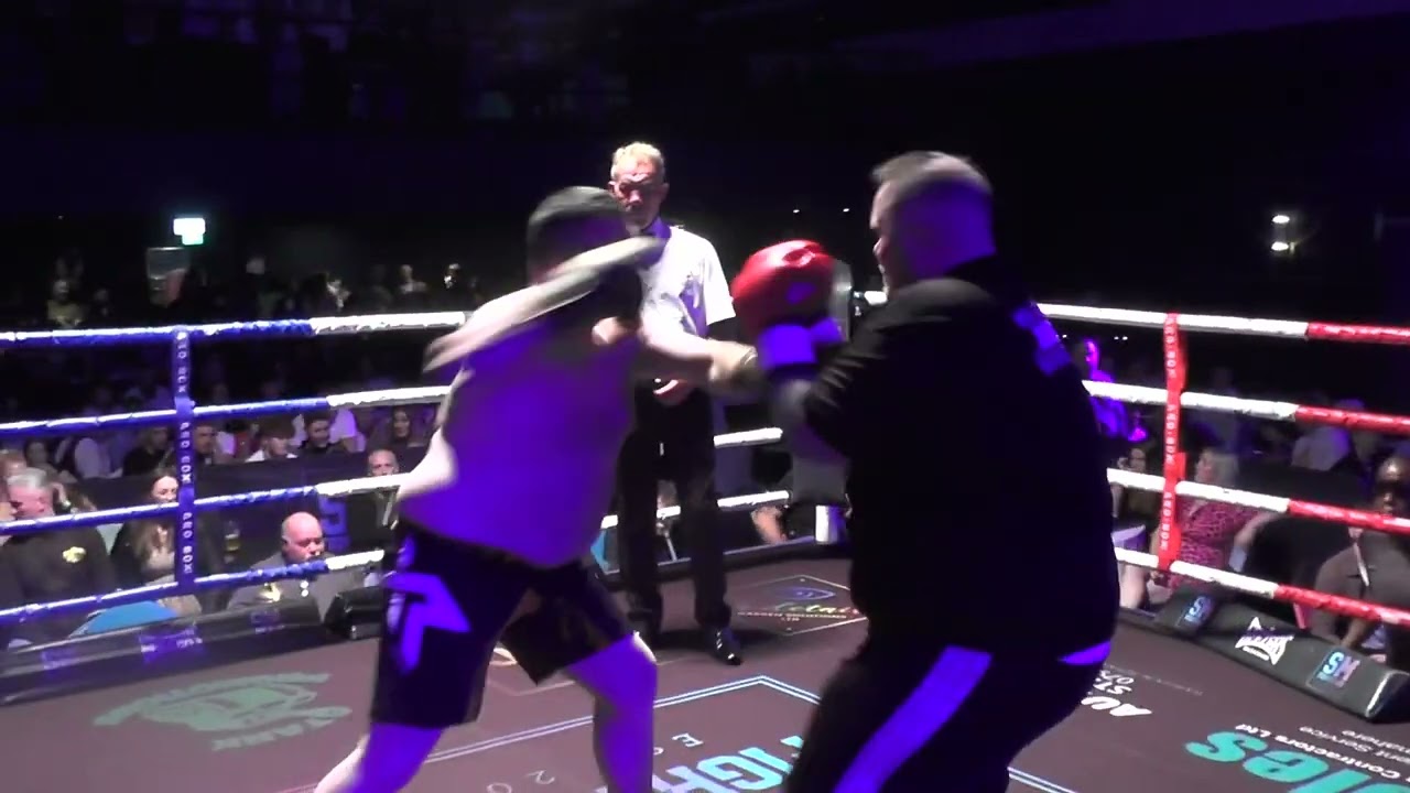 SM Fightclub Bout 3 Gary Tune Vs Carl Bone