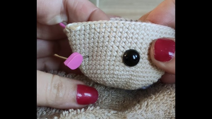 Cómo colocar ojos de seguridad en amigurumis. Muy fácil. 