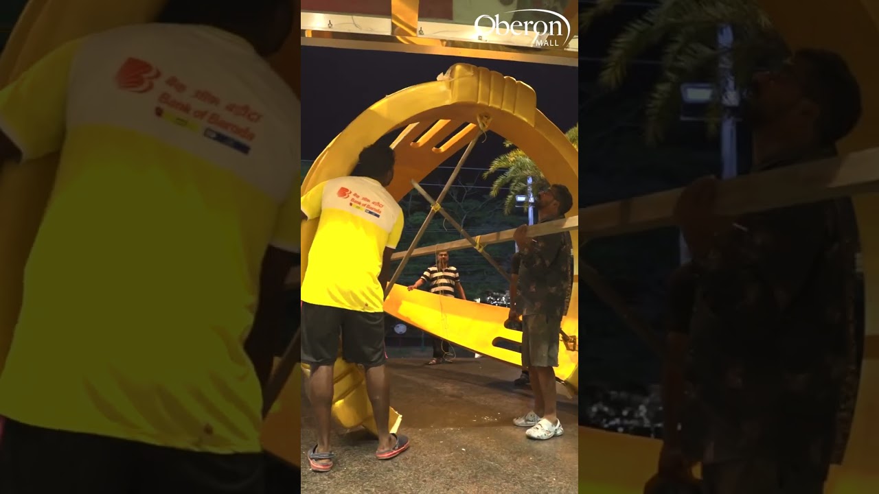 Here is South India's largest cricket World Cup trophy getting erected | Oberon Mall Kochi