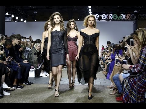 Topshop Unique | Spring Summer 2017 Full Fashion Show | Exclusive - YouTube