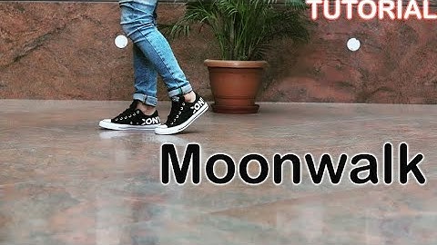 Learn how to moonwalk in just 1 minute | Tutorial