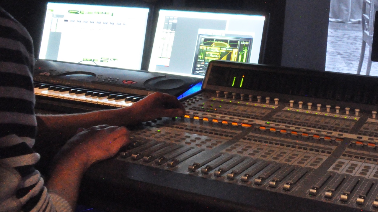 radio techno - techno & minimal techno - reelhousetv live radio 24/7 - tnl Laurent delzenne