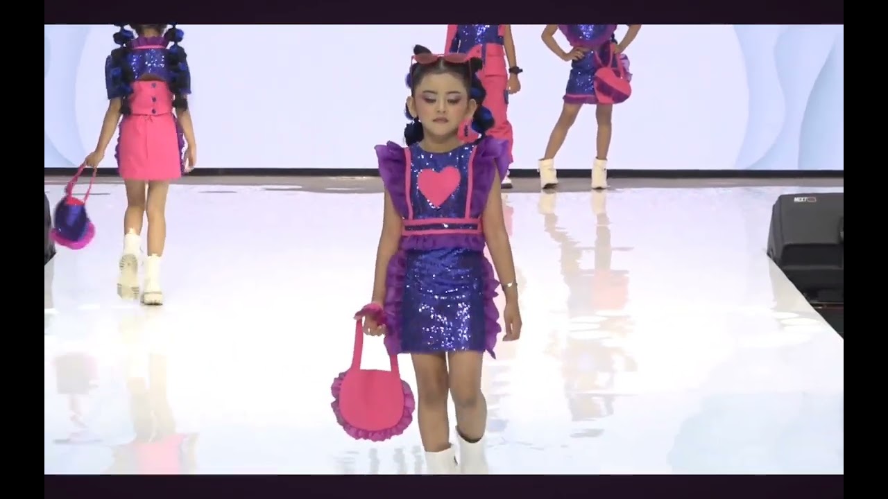 Show Winda Stinee in Malang Fashion Runway