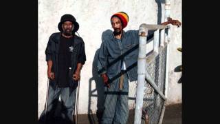 Israel Vibration - Sautez Reggae