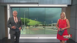 Why do stormy skies turn green?