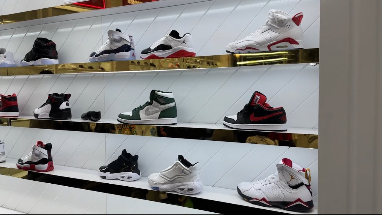 DISNEYLAND OUTLETS HAD WHAT?!?! 😱😱 YouTube