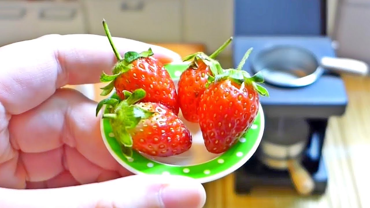 Let's Make Strawberry Jam In Miniature Size