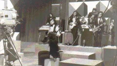 LOS GALOS - DETALLES  Y AMADA AMANTE - Canta Lucho Muñoz