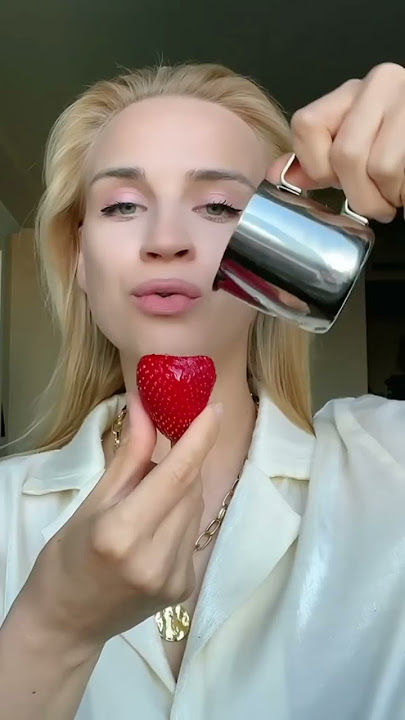 Let’s Try Strawberry Latte With Chef Oscar🍓😻 | Cat Cooking Food #funnycat #catsoftiktok  #shorts