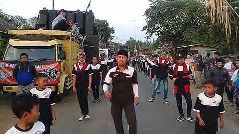 Dalam rangka bersih desa gunungsari tajinan malang jatim anak2 pondok sirrojum munir ikut mrayakan
