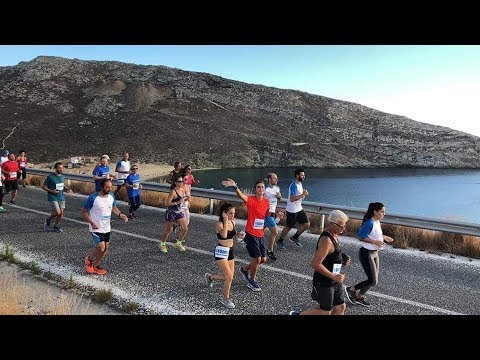 Η "Novasports Running Team" τρέχει και απολαμβάνει το ηλιοβασίλεμα της Σερίφου