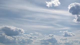 Облака плывут в безмятежном небе. Релакс видео с музыкой