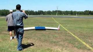 USA Engineering Group's RC Flying Wing taxies out
