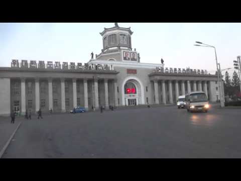 North Korea: Morning Music in front of Pyongyang Station 北朝鮮：早朝の平壌駅前