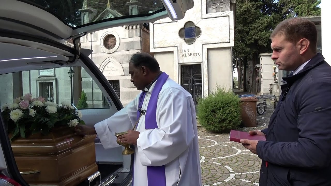 La triste e commovente sepoltura di Ernest nel cimitero di Ariano