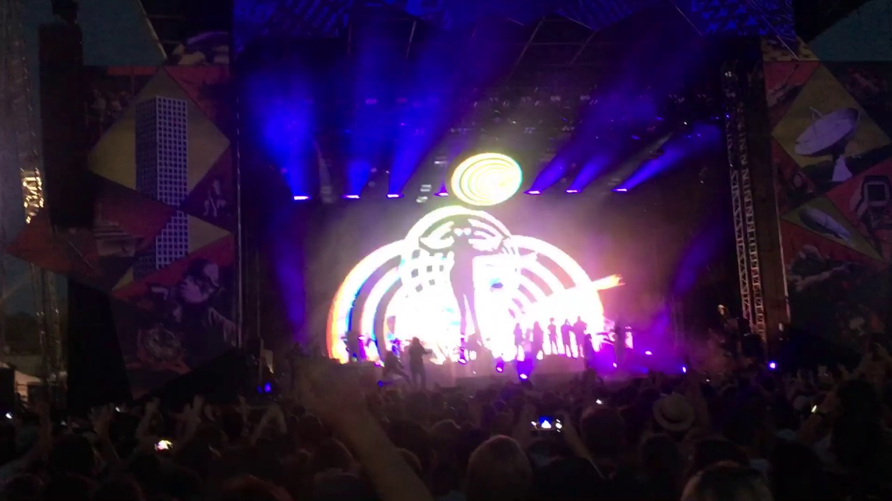 gorillaz live visuals out of body