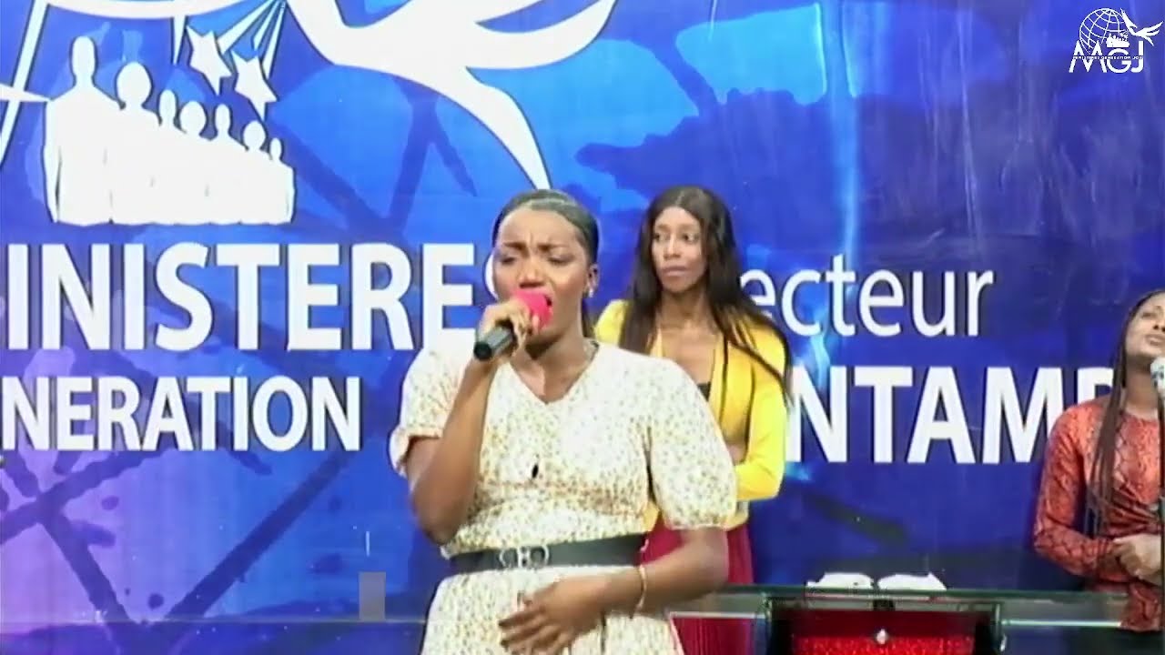 Moment d'adoration avec la soeur Shukrany Faray / MGJ KINTAMBO