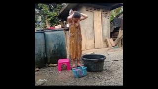 cewek cantik mandi @atmberjalan77