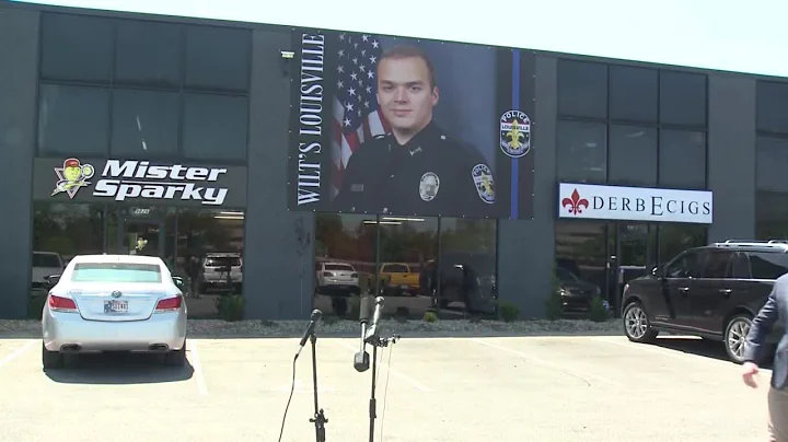 Leaders unveil banner honoring LMPD Officer Wilt