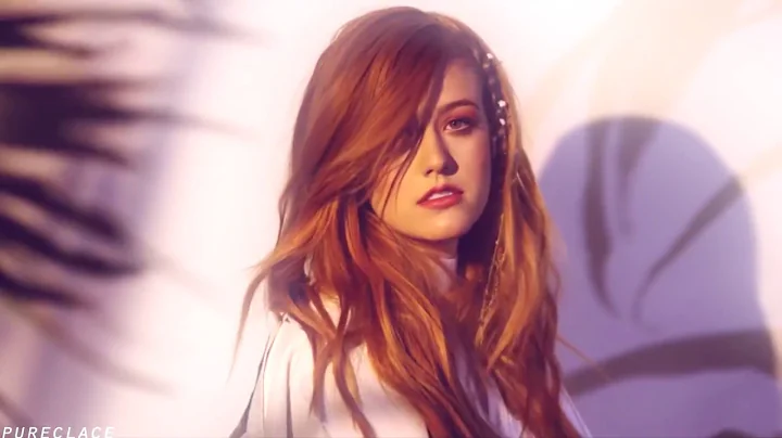 Katherine McNamara&Holland Roden //  Gimme on up