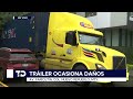 Trailer derriba poste tras circular en sentido contrario en la colonia Independencia en Monterrey