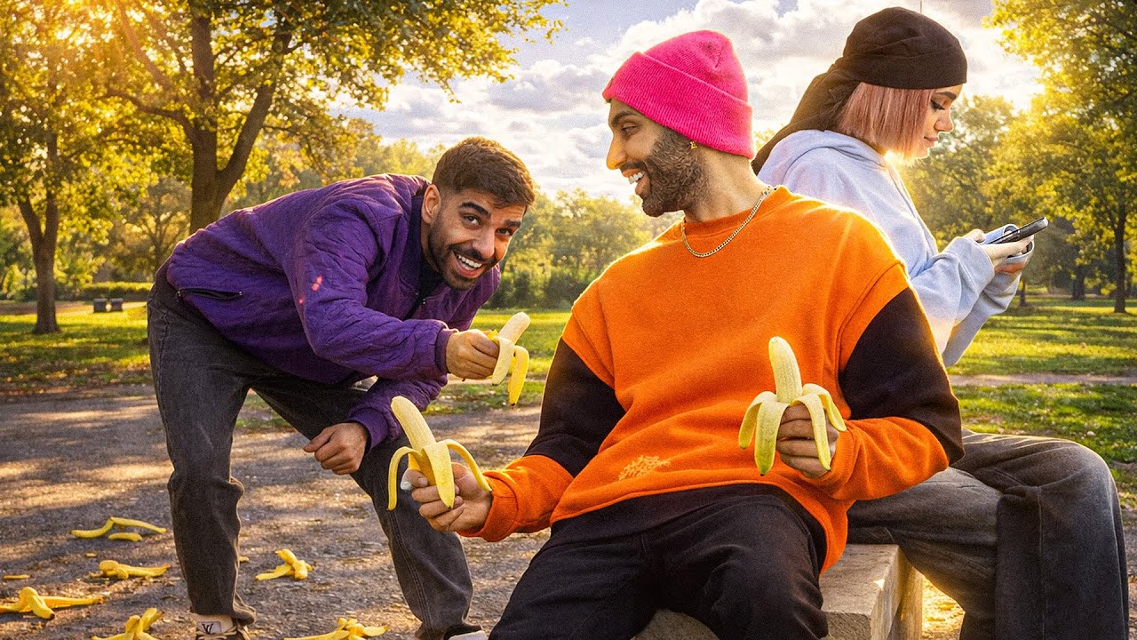 شوخی موزی🍌دختره گیرپاچ کرد😂موز‌ پرت کرد